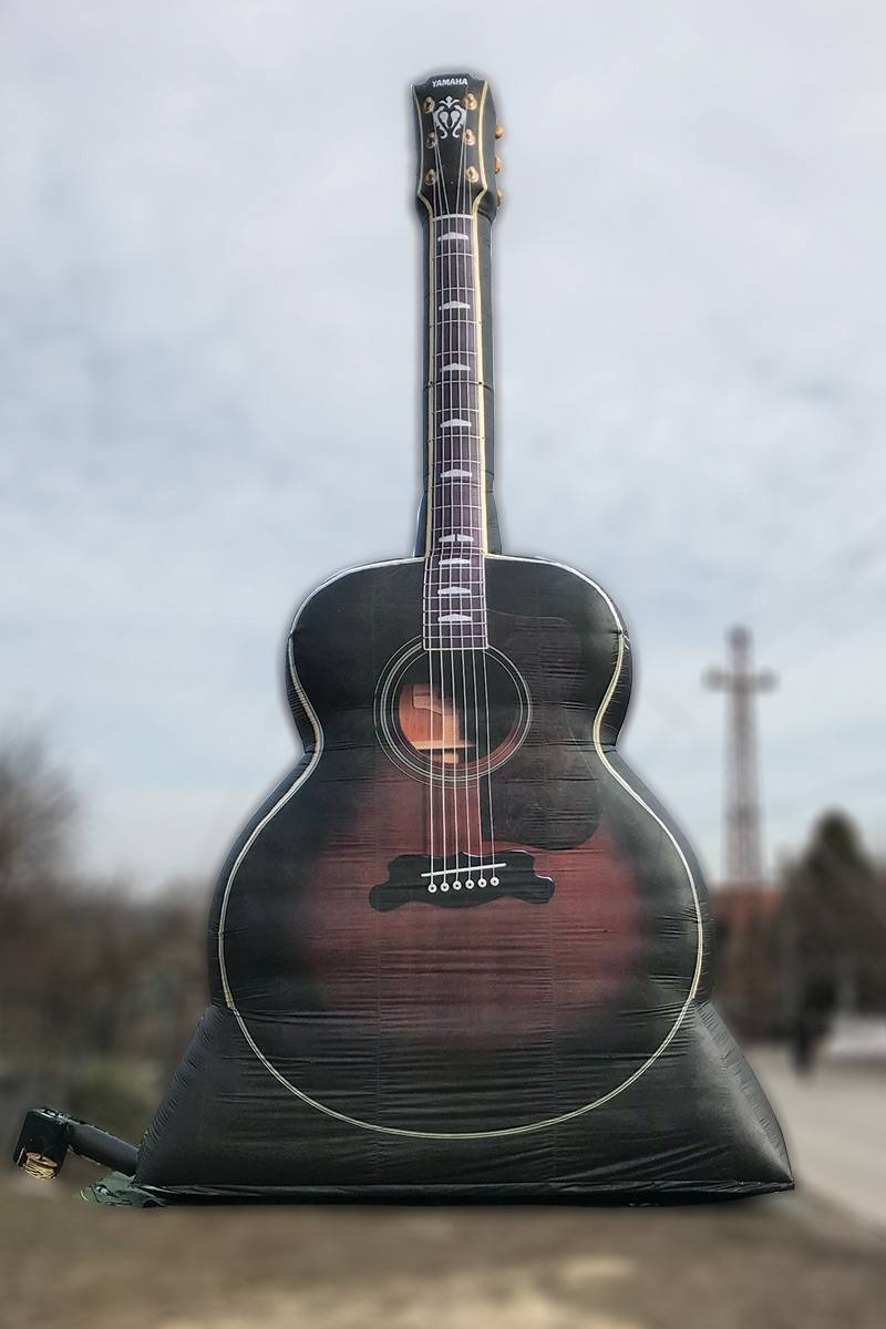 10m magas gitár, feszített huzattal